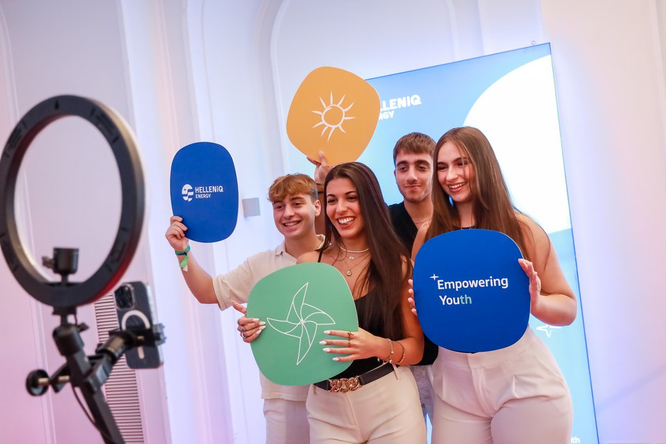 Στιγμιότυπο από την εκδήλωση βράβευσης των Αριστούχων στη Δυτική Θεσσαλονίκη