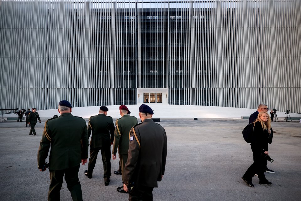 Αφίξεις αξιωματικών του ΥΠΕΘΑ
