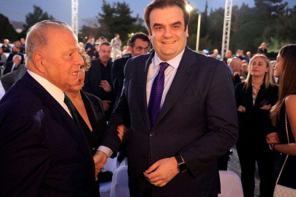 Ο υπουργός Εθνικής Οικονομίας και Οικονομικών, Κυριάκος Πιερρακάκης, με τον Ευάγγελο Μυτιληναίο