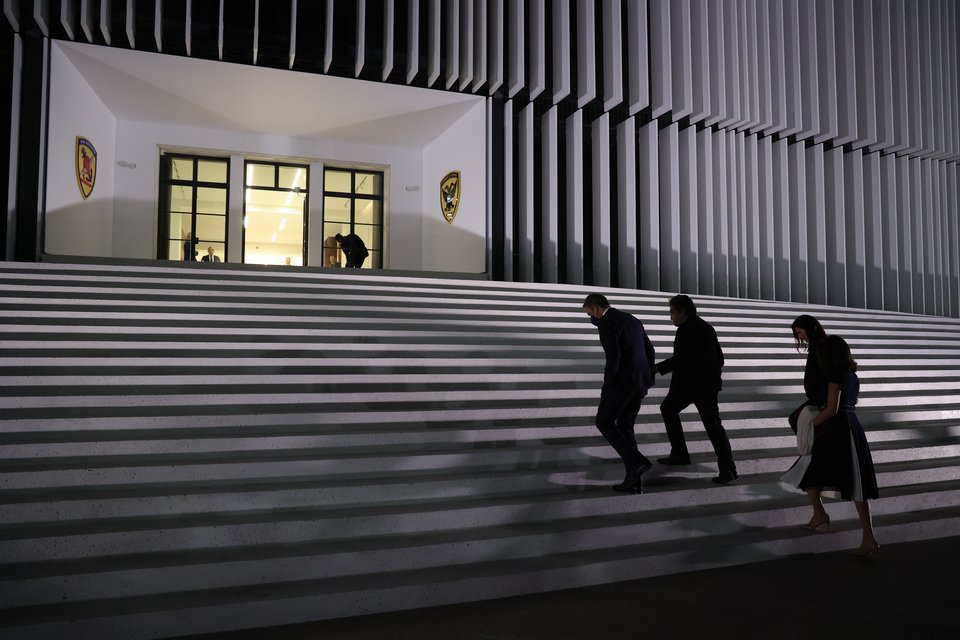 Η είσοδος του κτιρίου