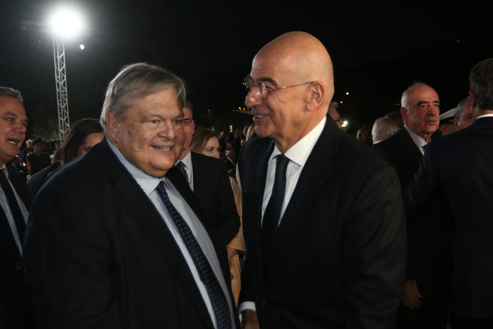 Νίκος Δένδιας και Ευάγγελος Βενιζέλος σε τετ α τετ