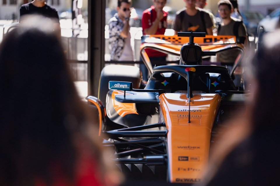 Το εντυπωσιακό showcar της McLaren F1 Team