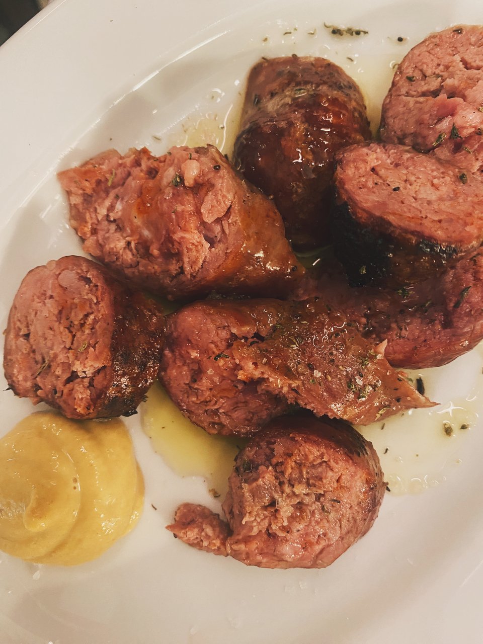 Λουκάνικο / Φωτογραφία: Μάνος Λειβαδάρος/iefimerida