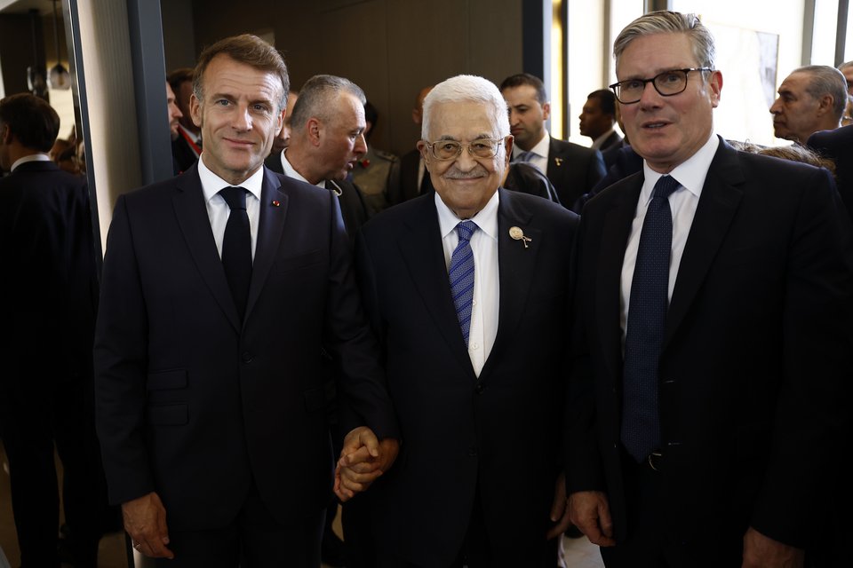 Μακρόν, Αμπάς και Στάρμερ κατά την άφιξή τους στο Σαρμ Ελ Σέιχ