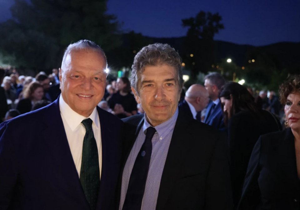 Ο πρόεδρος της Metlen Εnergy & Metals, Ευάγγελος Μυτιληναίος με τον δημιουργό της νέας πρόσοψης του Πενταγώνου Κώστα Βαρώτσο