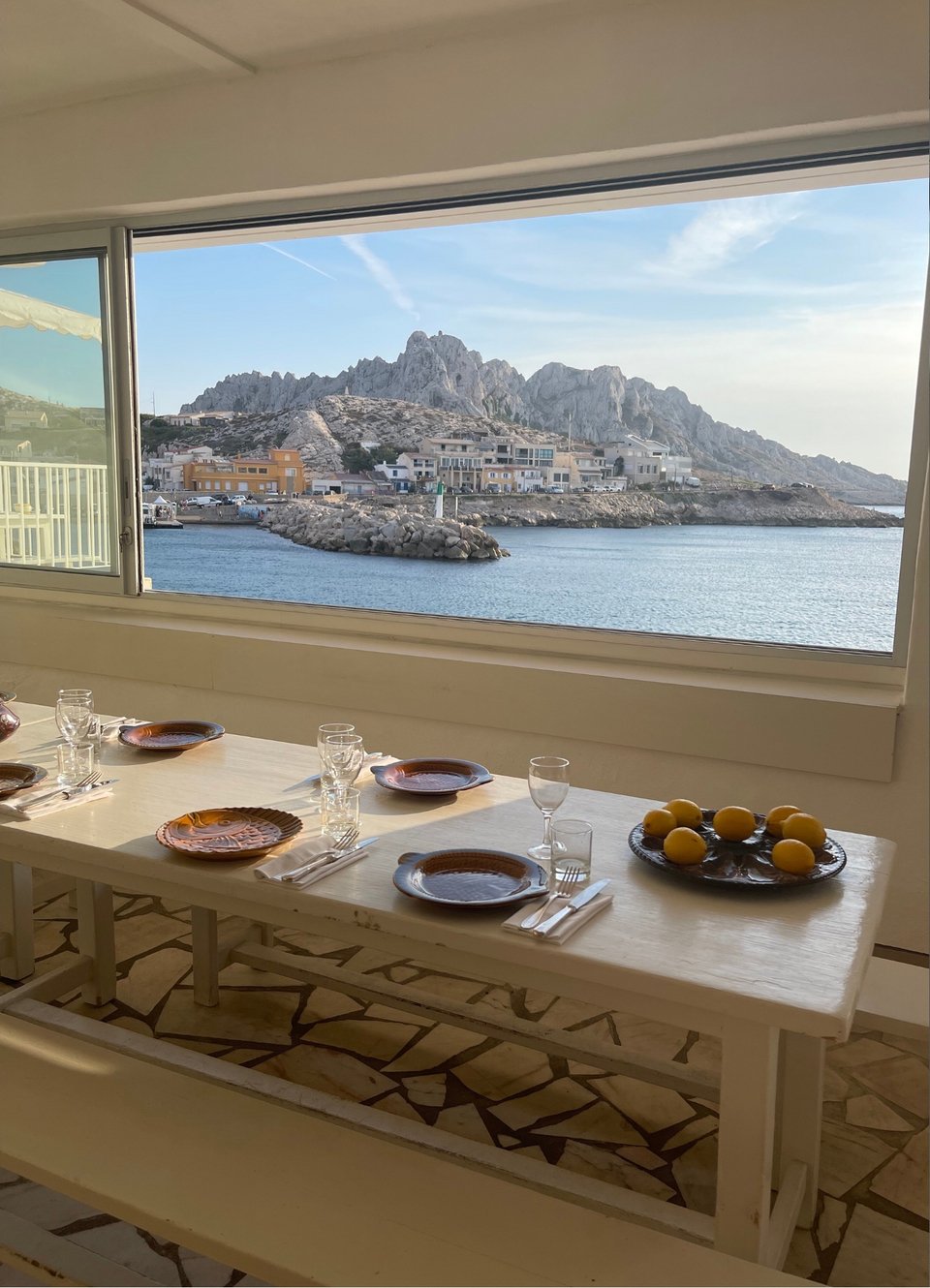 Όλα αυτά συμβαίνουν σε μια πόλη όπου η φτώχεια και η γαστρονομία, η αλληλεγγύη και το στιλ, ζουν μαζί σαν παλιοί γνώριμοι / FACEBOOK