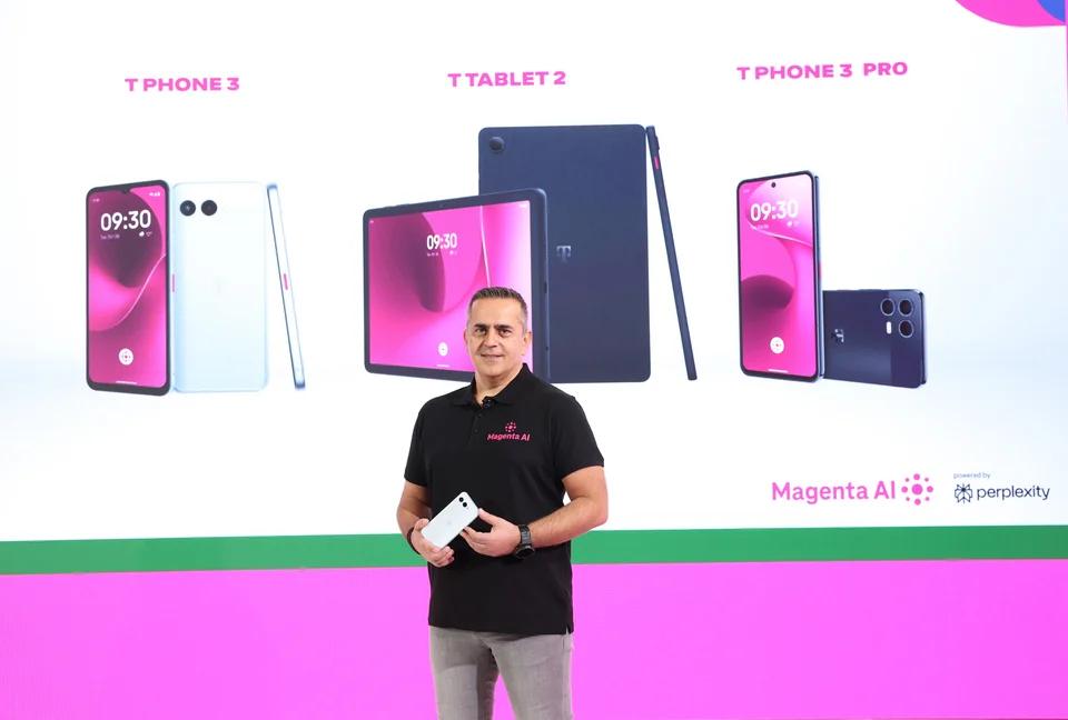 Ο Κώστας Μπιλάλης, Προϊστάμενος Mobile & Β2Β Ομίλου ΟΤΕ, παρουσιάζει τις ΑΙ συσκευές