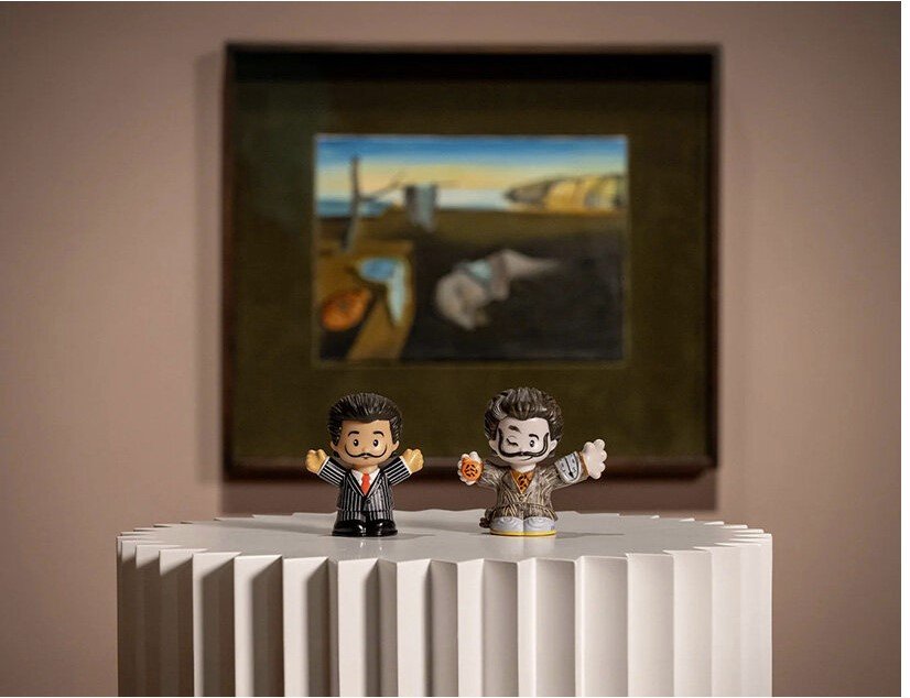 Δύο σετ Little People Collector τιμούν τον Salvador Dalí και τον Claude Monet - στον πρώτο περιλαμβάνεται μορφή του Dalí με αναφορές στο The Persistence of Memory / ΜοΜΑ