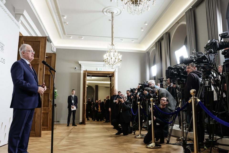 Ο ΠτΔ Κωνσταντίνος Τασούλας κάνει δήλωση στα ΜΜΕ κατά την προσέλευσή του στην Άτυπη Σύνοδο Αρχηγών Κρατών της Ομάδας Arraiolos / ΘΟΔΩΡΗΣ ΜΑΝΩΛΟΠΟΥΛΟΣ/ΓΡΑΦΕΙΟ ΤΥΠΟΥ ΠΡΟΕΔΡΙΑΣ ΤΗΣ ΔΗΜΟΚΡΑΤΙΑΣ/EUROKINISSI