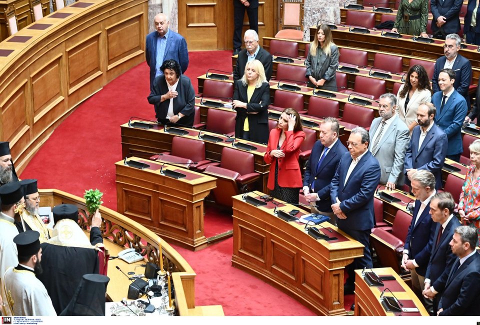 Απουσίες στα έδρανα του ΚΚΕ