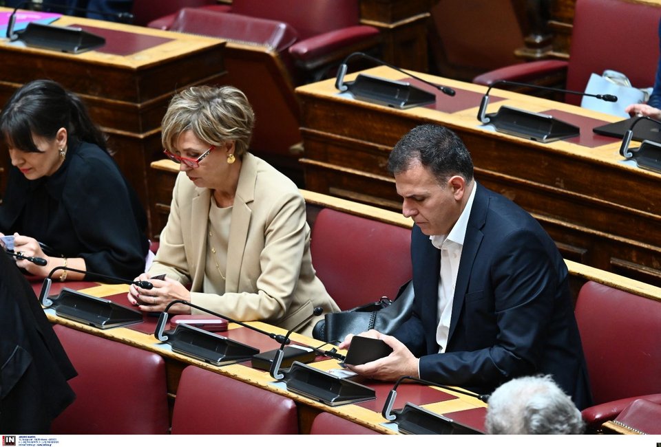 Ολγα Γεροβασίλη, Γιώργος Καραμέρος στα κινητά τους