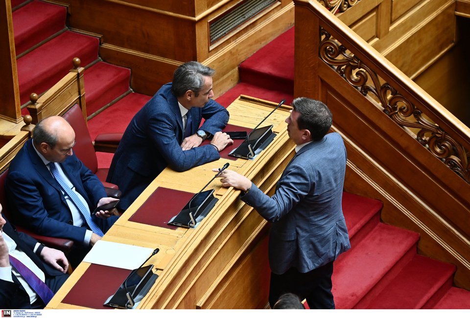 Ο Δημήτρης Καιρίδης σε συνομιλία του με τον πρωθυπουργό