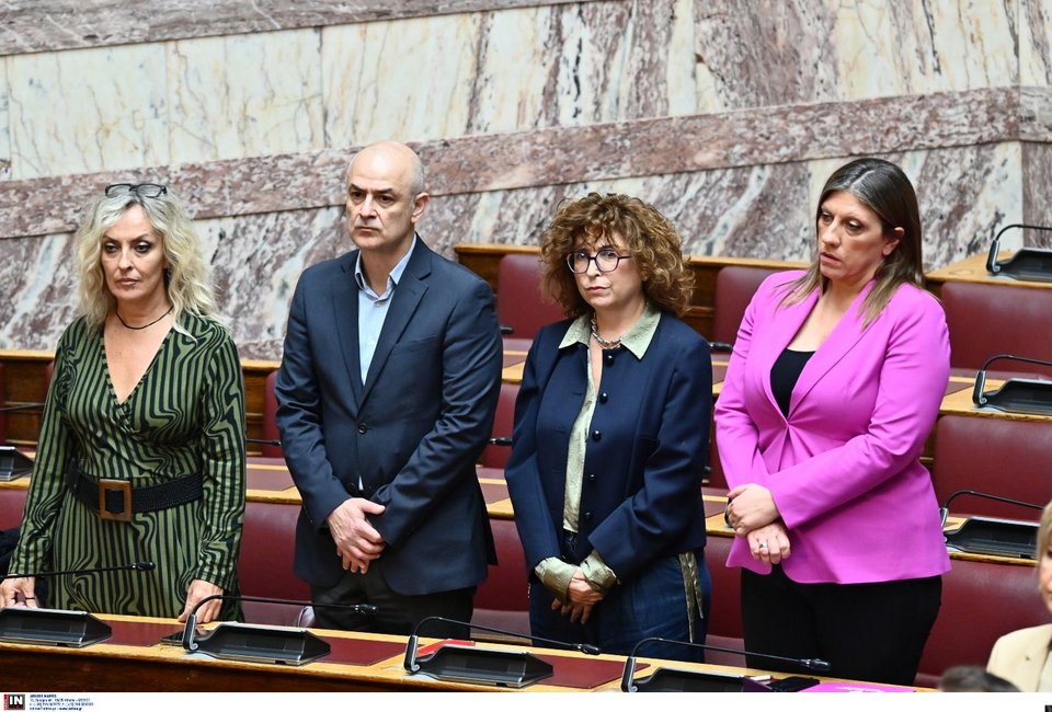 Τα έδρανα της Πλεύσης Ελευθερίας