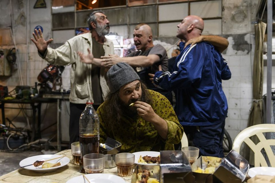 Παίζουν: Βασίλης Μπισμπίκης, Θοδωρής Σκυφτούλης, Έρρικα Μπίγιου, Στέλιος Τυριακίδης, Αλέξανδρος Κουκιάς, Γιώργος Σιδέρης, Λευτέρης Αγουρίδας, Γιανμάζ Ερντάλ, Ελένη Γεωργακοπούλου, Δαυΐδ Σταμούλος