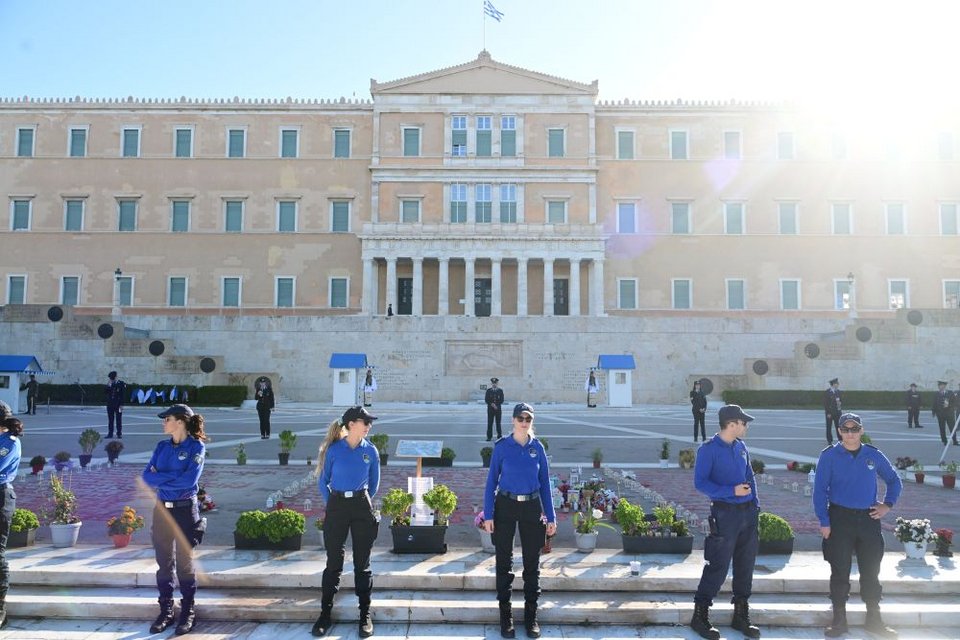 Στις 11 αρχιζει η παρελαση
