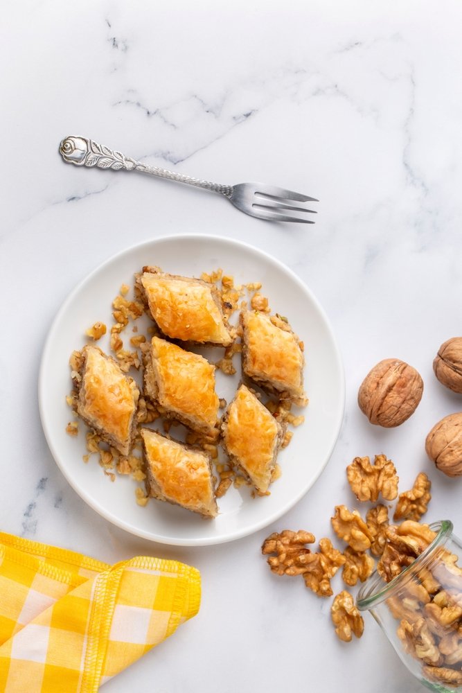 Μπακλαβάς με καρύδια / Φωτογραφία: Shutterstock