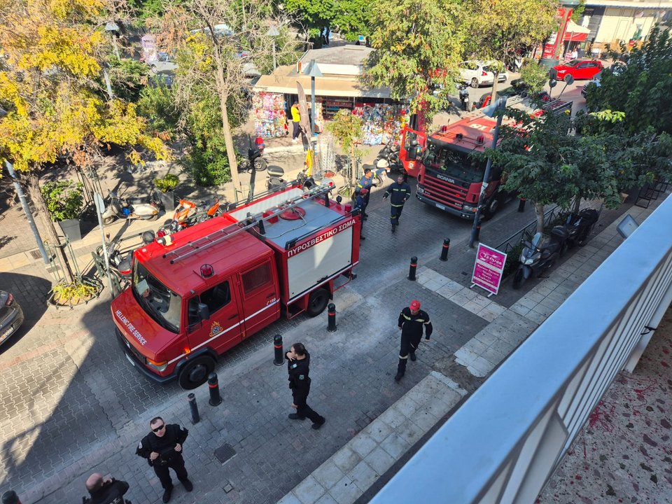 Εμπρηστική επίθεση στο γραφείο του Χάρη Θεοχάρη