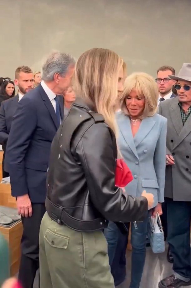 Η στιγμή που η Σαρλίζ Θερόν αγνοεί τον Τζόνι Ντεπ