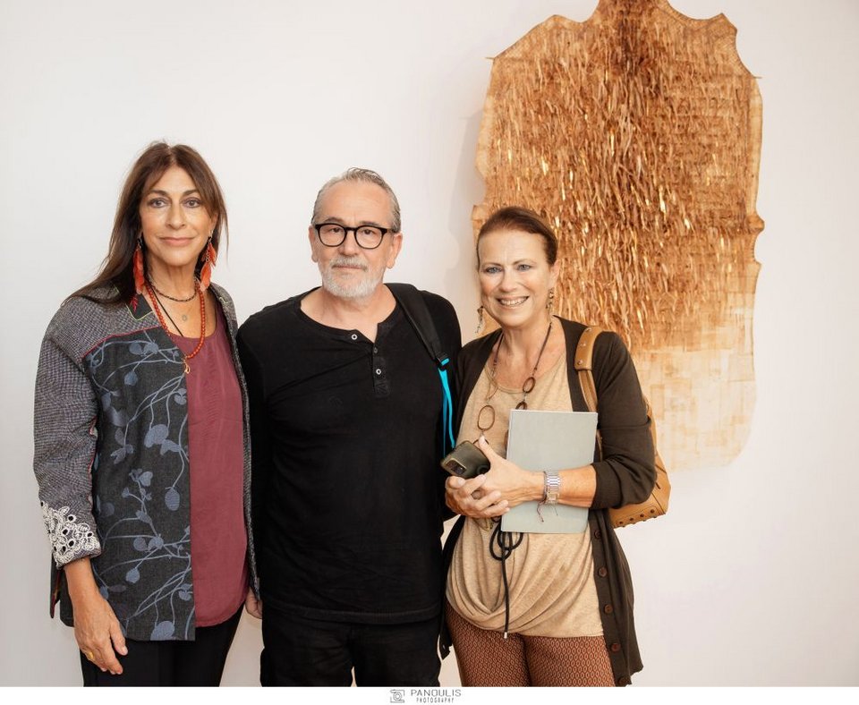 Μαρία Ξανθάκου, ο εικαστικός και Πρόεδρος του Διοικητικού Συμβουλίου του ΕΜΣΤ Άγγελος Αντωνόπουλος, Έλενα Ντάκουλα