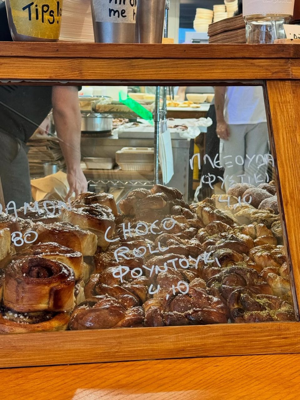 H λαχταριστή ξύλινη βιτρίνα του Φαρίν Μουά / Φωτογραφία: farin_moua/Instagram