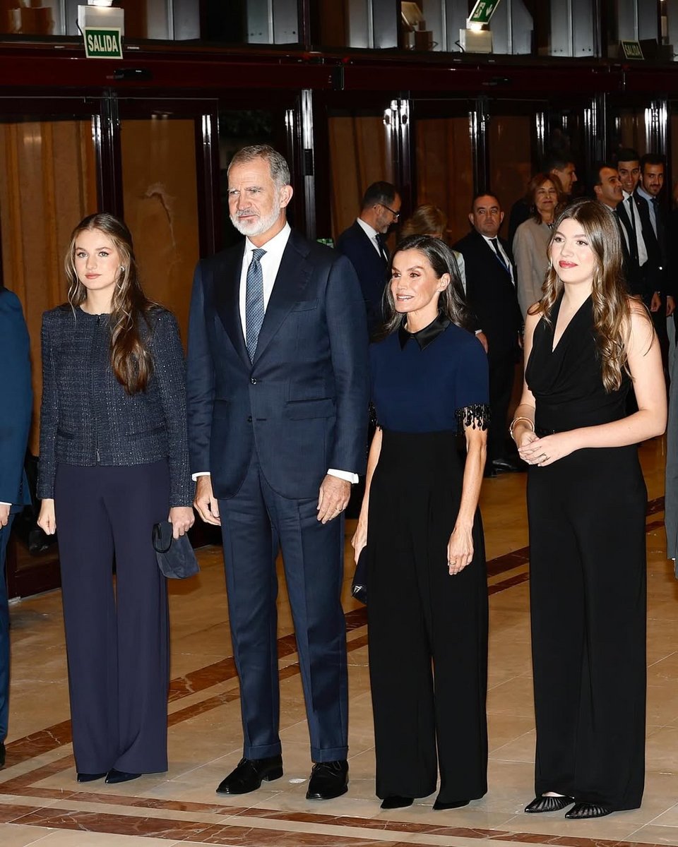 Ο βασιλιάς Φελίπε με τη βασίλισσα Λετίθια και τις δύο κόρες τους