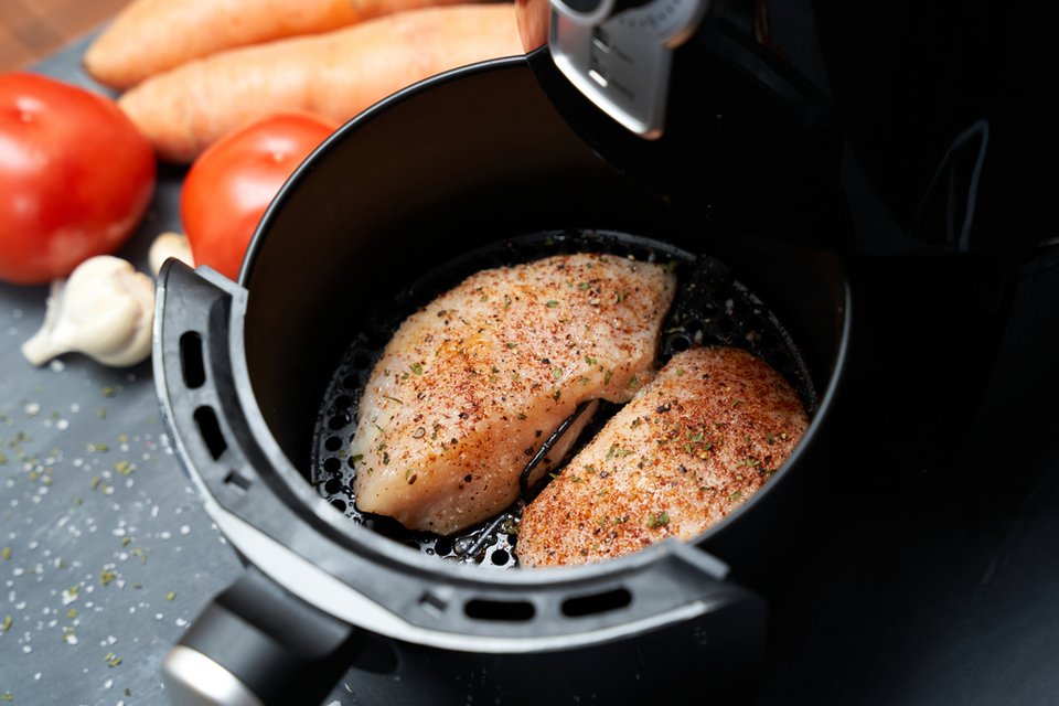 Φιλέτο κοτόπουλο στο air fryer / Φωτογραφία: Shutterstock