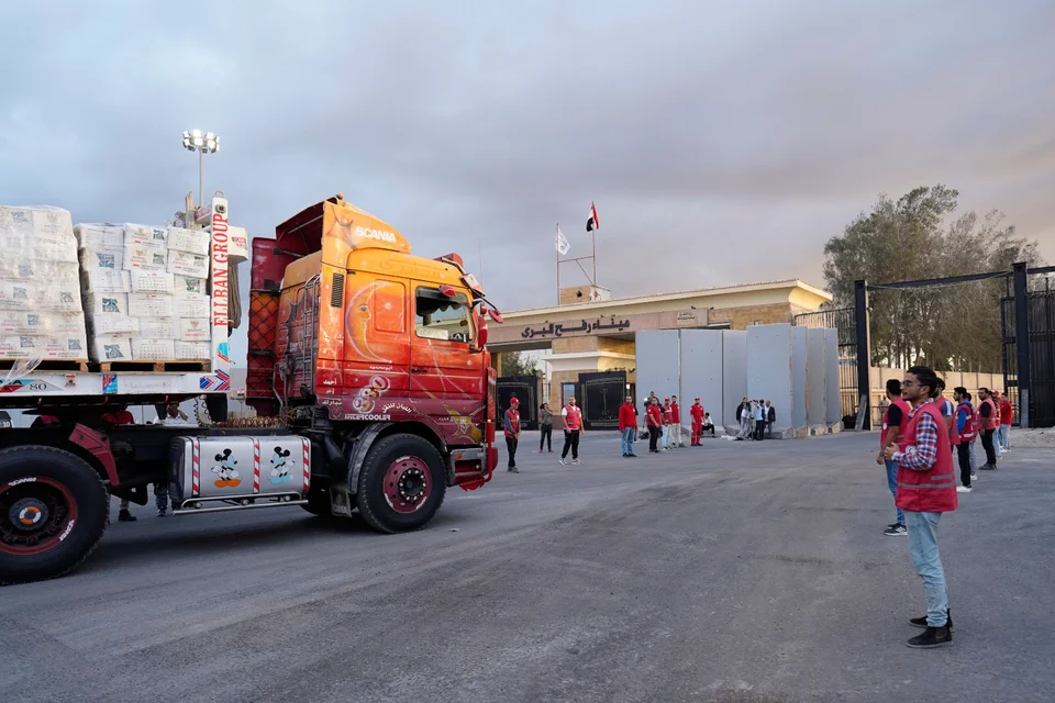  Φορτηγό με ανθρωπιστική βοήθεια μπαίνει στη Λωρίδα της Γάζας / AP 