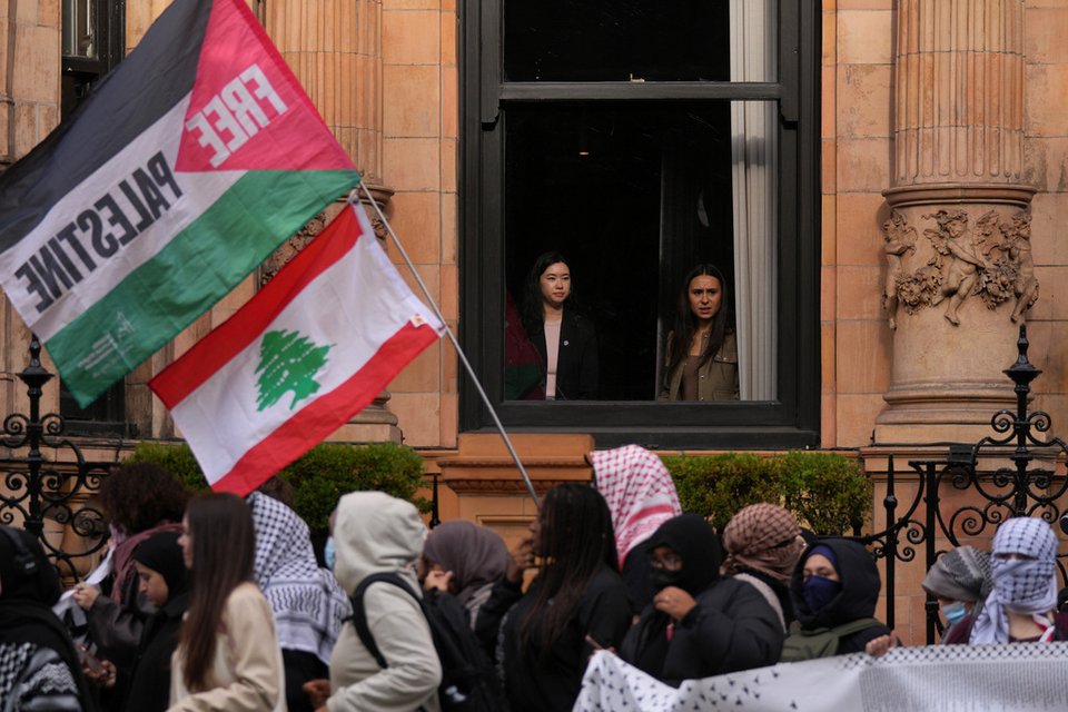 Στιγμιότυπο από φοιτητική διαδήλωση υπέρ της Παλαιστίνης στο Λονδίνο / AP