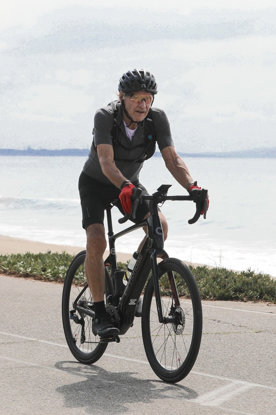 Ο Χάρισον Φορντ με πλήρη αθλητικό εξοπλισμό