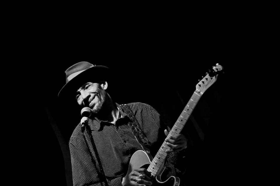 Το Jazzét Music Hall υποδέχεται ξανά, μετά τις sold out περσινές εμφανίσεις του, τον Michael Dotson