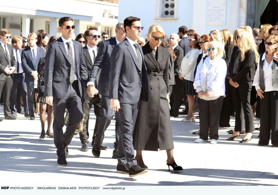 Η Μπέσσυ Λαιμού με τους γιους της