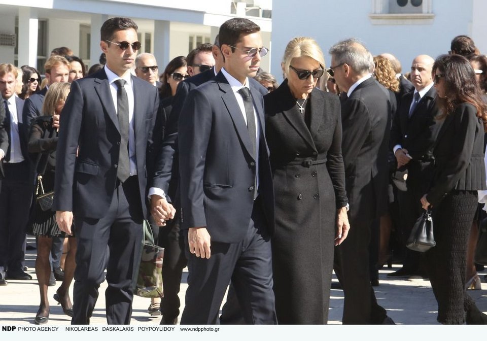 Η Μπέσσυ Λαιμού με τους γιους της