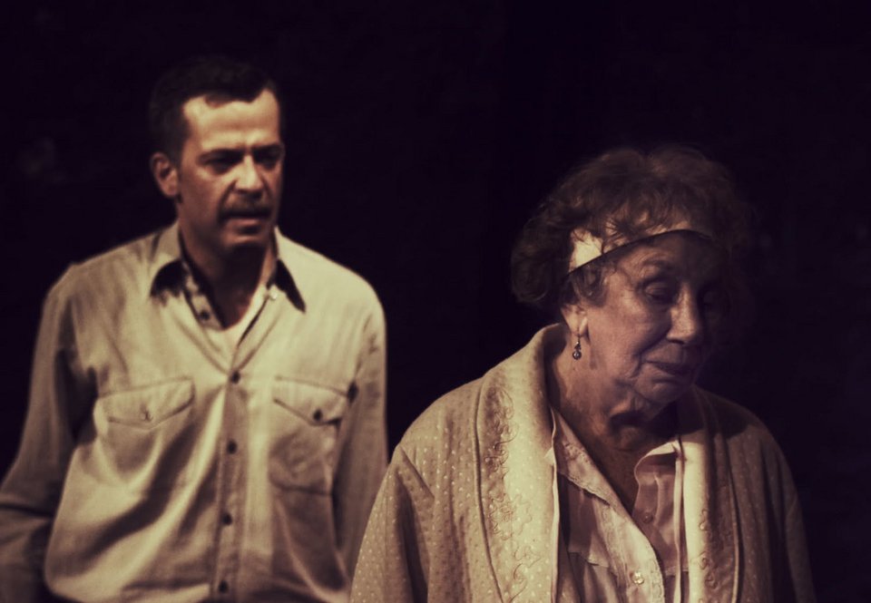 «Family Secrets» / Ερμηνεύουν οι ηθοποιοί : Μαίη Σεβαστοπούλου , Γιώργης Κοντοπόδης