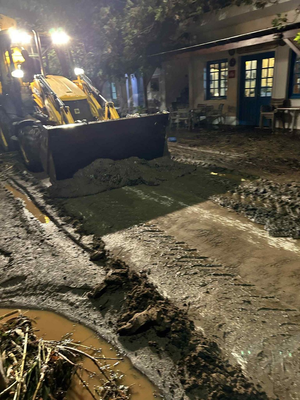 λάσπες στην άνδρο