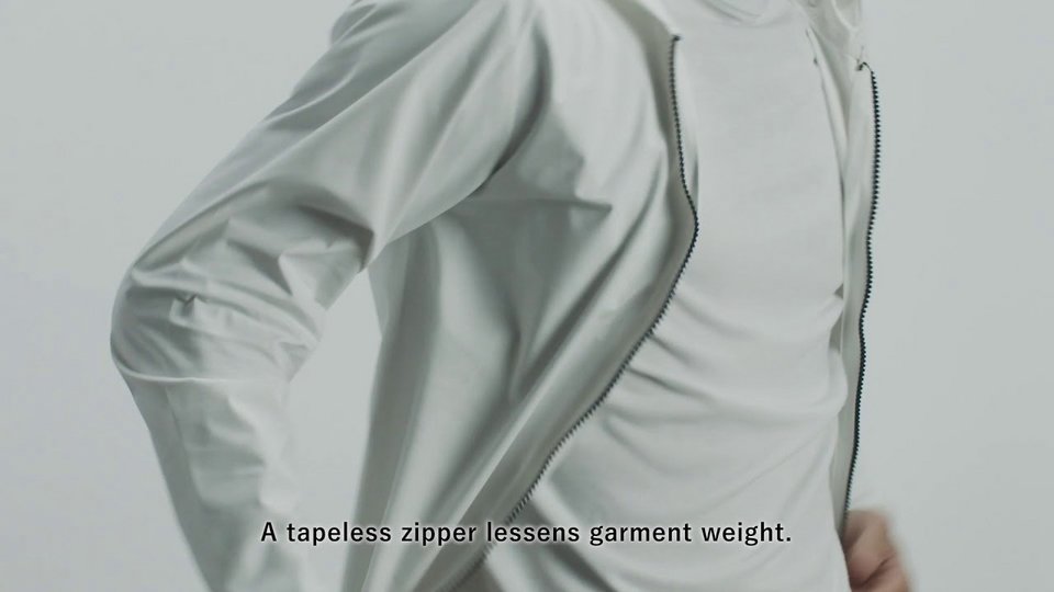 Για πάνω από έναν αιώνα, το φερμουάρ έμεινε σχεδόν ίδιο: δύο σειρές από μεταλλικά ή πλαστικά δόντια, ένα συρόμενο κλιπ και μια υφασμάτινη ταινία που τα συγκρατεί / AIRYSTRING