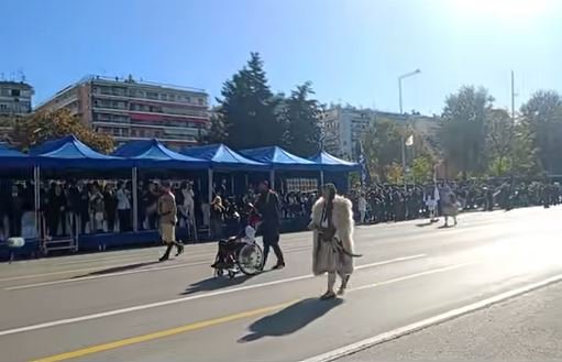 Ο Μικρός Γιαννάκης παρελαύνει στη Θεσσαλονίκη / thesspost.gr