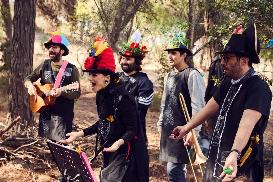 Η συναυλία είναι διαδραστική και περιλαμβάνει αυθεντικά τραγούδια των Ζαμομινιών, το περιεχόμενο των οποίων αφορούν τη φύση, τα ζώα και γενικά θέματα που ενδιαφέρουν τα παιδιά ηλικίας 3-10 ετών