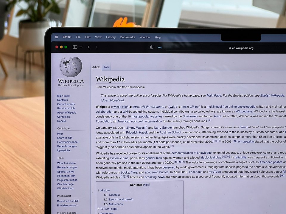 Η Wikipedia για χρόνια υπήρξε το σημείο αναφοράς για αξιόπιστη, ανοιχτή γνώση / SHUTTERSTOCK