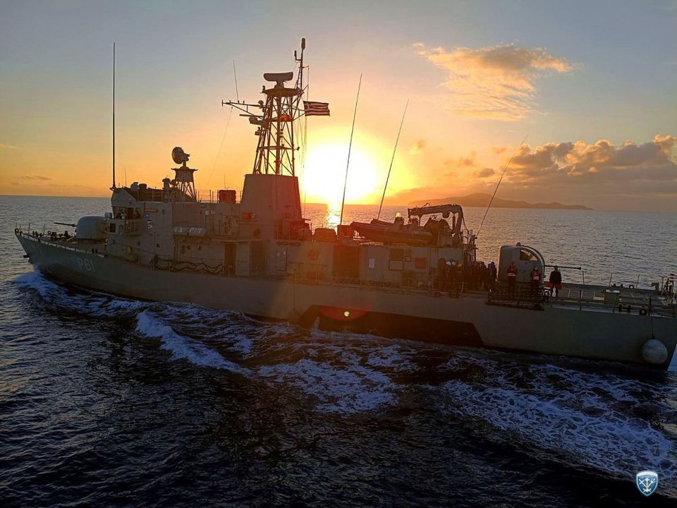 Από την Τρίτη 21 έως και την Παρασκευή 24 Οκτωβρίου διεξήχθη επιχειρησιακή εκπαίδευση μονάδων του Πολεμικού Ναυτικού, στην ευρύτερη περιοχή του Mυρτώου Πελάγους και του κεντρικού Αιγαίου