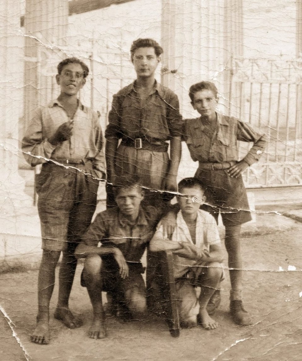 Με αφορμή την εθνική επέτειο της 28ης Οκτωβρίου, το Πολιτιστικό Ίδρυμα Ομίλου Πειραιώς οργανώνει, το Σάββατο 25 Οκτωβρίου 2025 (ώρα 10:00), περίπατο στο κέντρο της Αθήνας, για οικογένειες με παιδιά, ηλικίας 9 ετών και άνω, με τίτλο «Μικροί ήρωες-Η δράση των σαλταδόρων του Βύρωνα στην Αντίσταση».