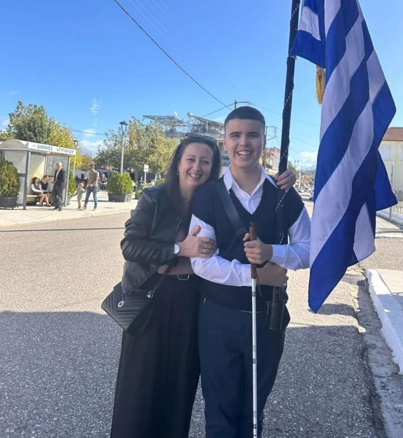 Ο Γιάννης Παπαθανασίου και η μητέρα του