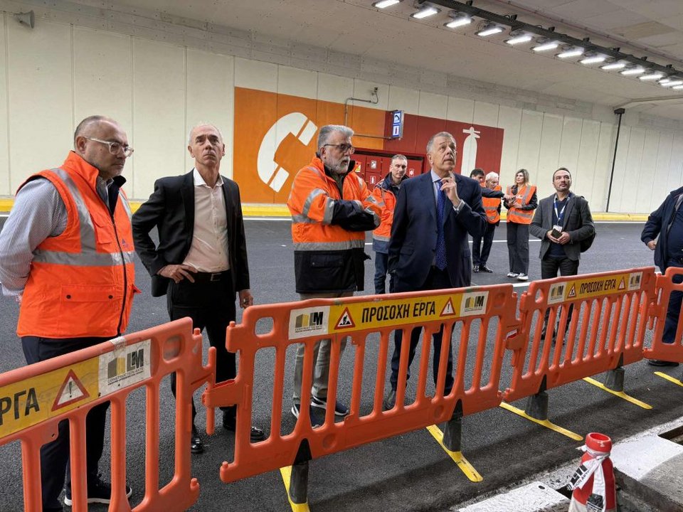 Ο κ. Ταχιάος εξήγησε ότι η κατασκευή ήταν ιδιαίτερα απαιτητική, καθώς χρειάστηκε να γίνει αμφιδρόμηση για μεγάλο χρονικό διάστημα, κάτι που «δεν είναι εύκολο σε σήραγγες τέτοιου τύπου»
