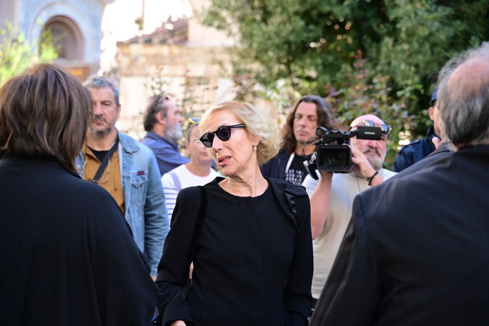 Η σύζυγός του Διονύση Σαββόπουλου, Άσπα