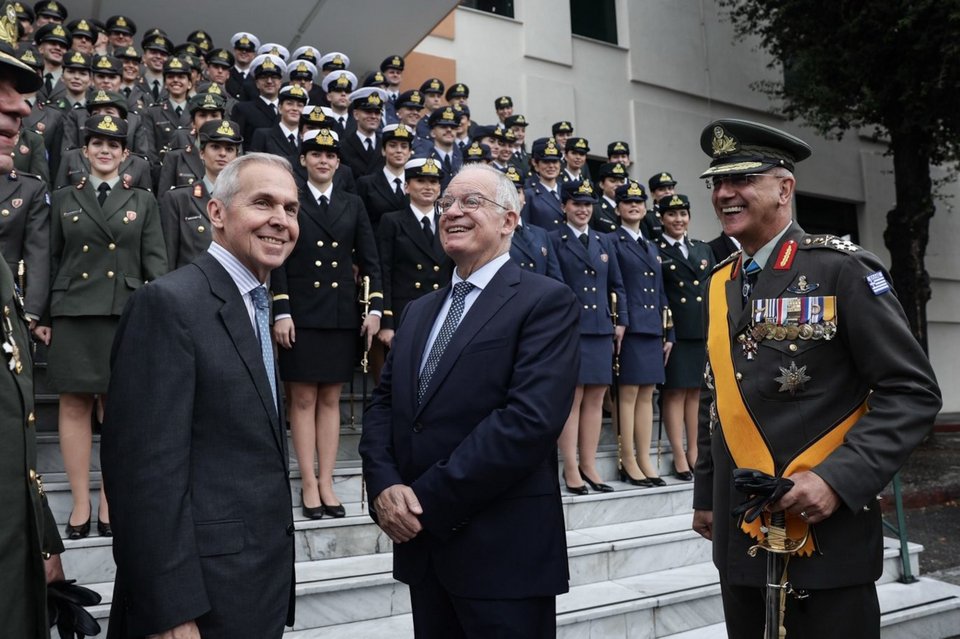 Τα ξίφη στους νέους αξιωματικούς της ΣΣΑΣ επέδωσε ο ΠτΔ Κωνσταντίνος Τασούλας