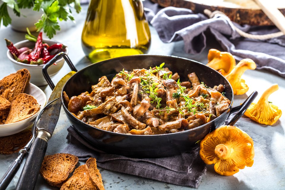 Τηγανιά με μοσχάρι και μανιτάρια  / Φωτογραφία: Shutterstock