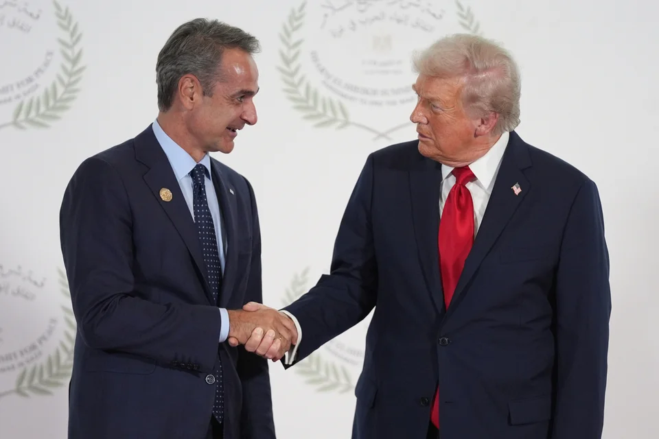 Αίγυπτος: Υπογράφηκε η ιστορική συμφωνία ειρήνης για τη Γάζα 4 trump mitsotakis.jpg