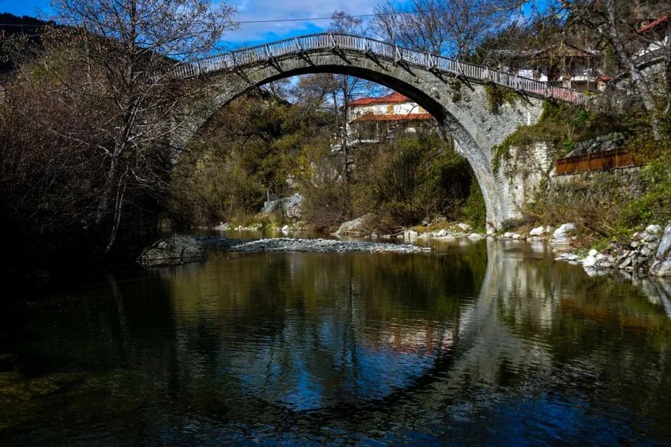 Το πέτρινο γεφύρι