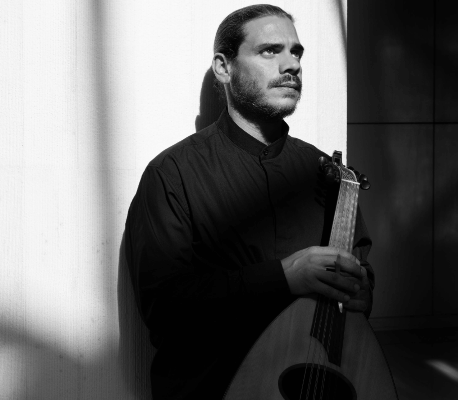 Αιώνιος λάτρης της περιπλάνησης, ο πολυτάλαντος σολίστ στο ούτι, πιανίστας και συνθέτης, Αλέκος Βρέτος, με όχημα την τζαζ