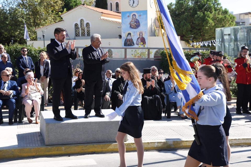 O Nίκος Χαρδαλιάς στην παρέλαση του δήμου Αγίας Βαρβάρας