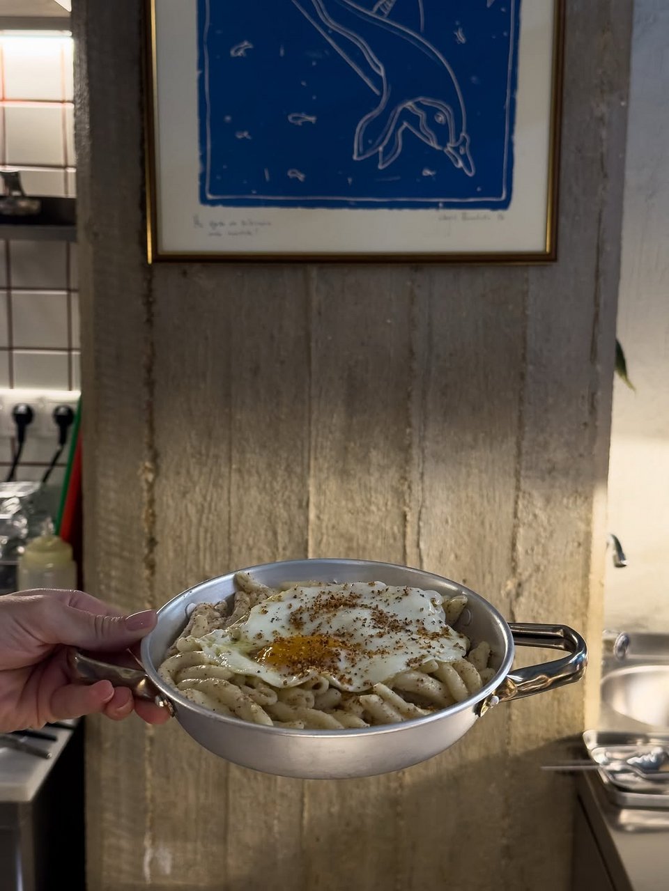 Μεταμοντέρνοι καφενόβιοι βρίσκουν την απόλαυση στο Ύψαλα Αναψυκτήριο της Κυψέλης / Φωτογραφία: ypsala_kypseli/Instagram